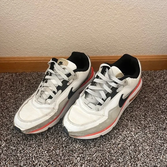 Nike Men’s Air Max Tennis Shoes White and Black with Red Trim - Picture 2 of 7